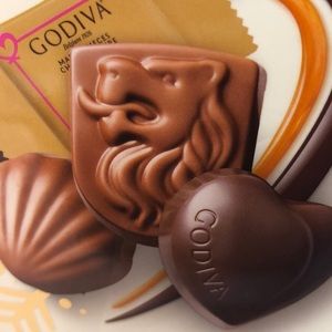 Meet your Posher, Maura